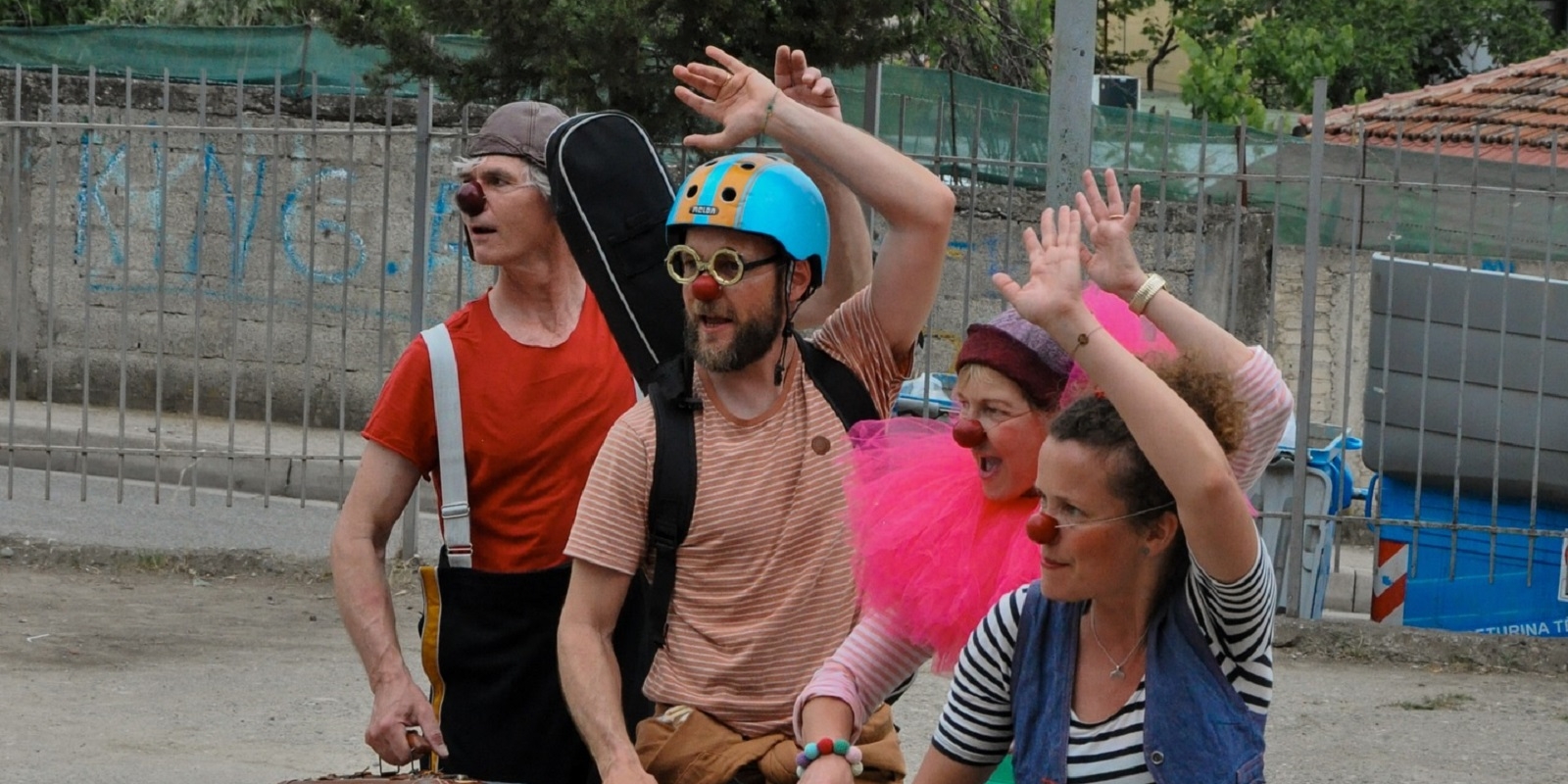 2025 Albanien https://clownsohnegrenzen.org/wp-content/uploads/2025/05/2025-Albanien-20250506-11-Linnea-Knoll-1_1600x800_acf_cropped.jpg